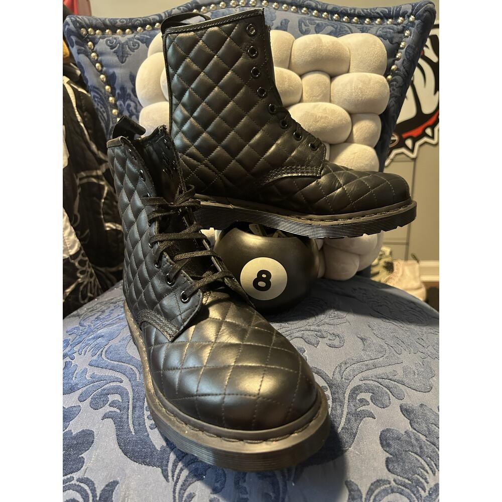 Dr Martens Coralie Black Quilted Pattern Size 8/EU 39
